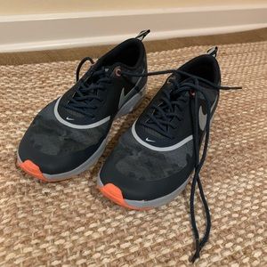 Nike women’s sneaker